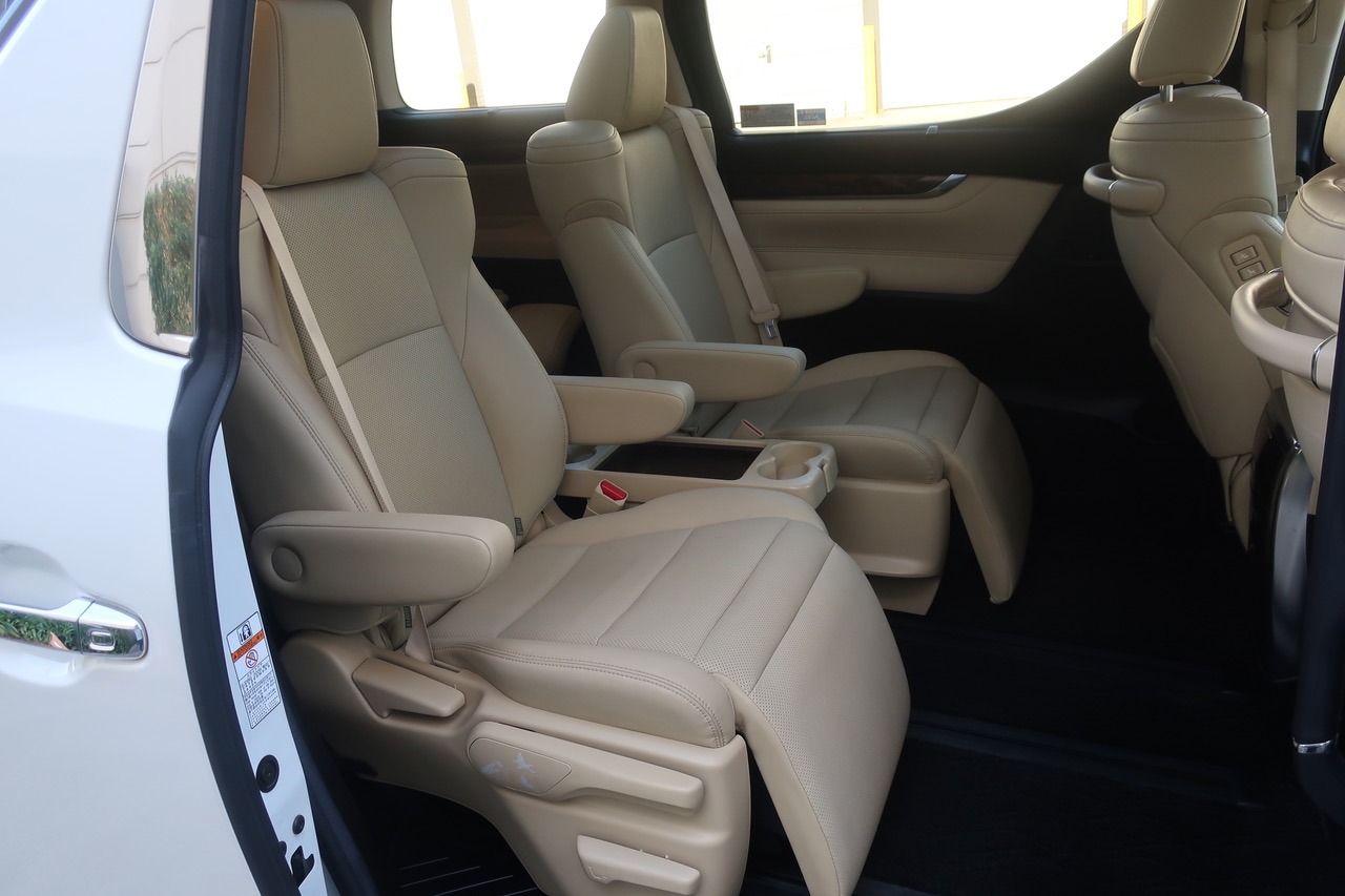 
								2020 Toyota Alphard 2.5L Hybrid full									
