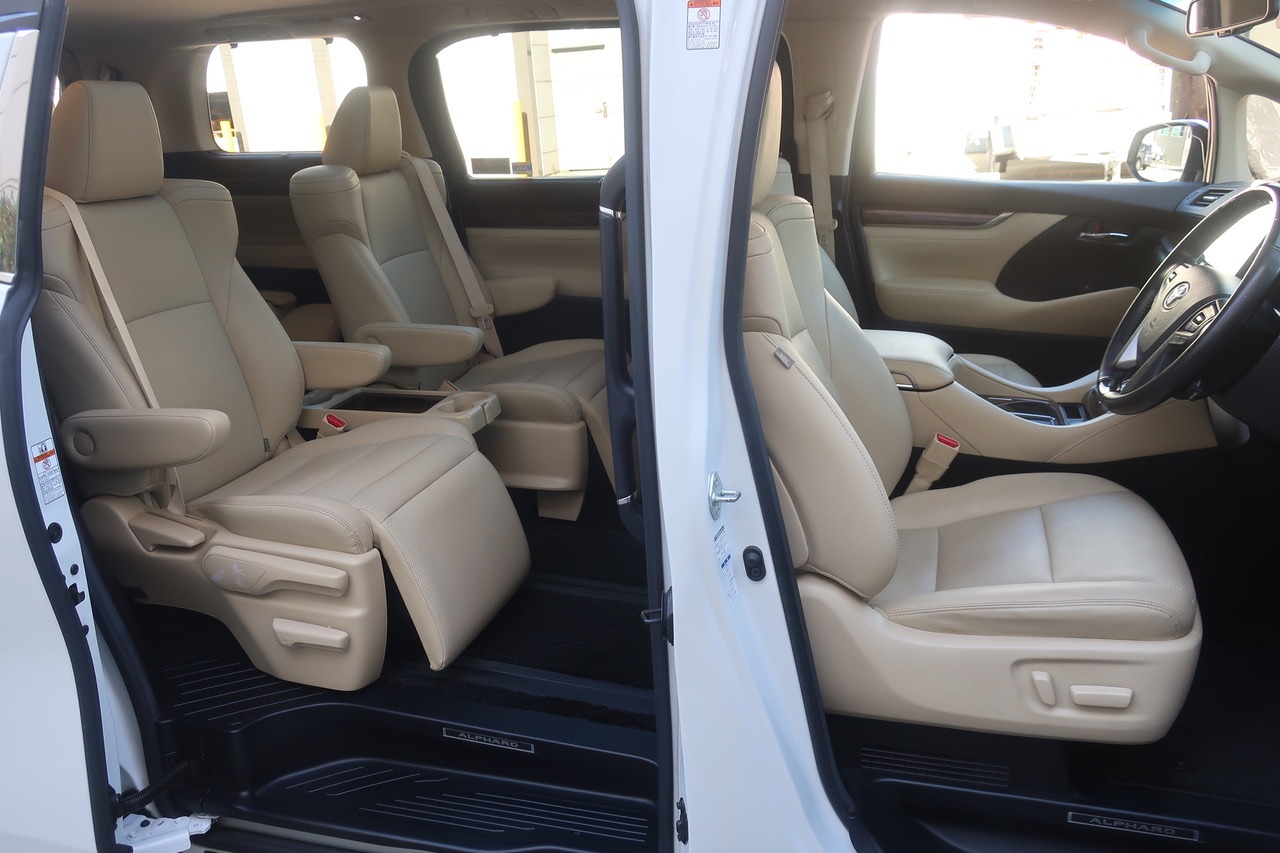 
								2020 Toyota Alphard 2.5L Hybrid full									