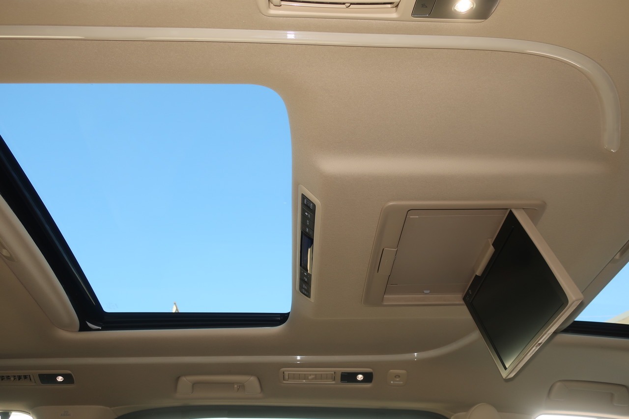 
								2020 Toyota Alphard 2.5L Hybrid full									