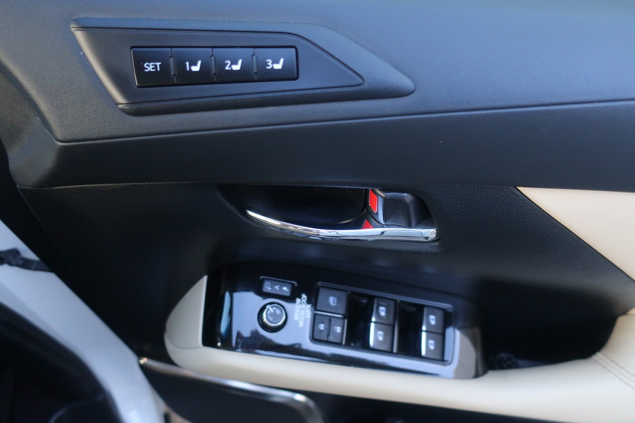 
								2020 Toyota Alphard 2.5L Hybrid full									