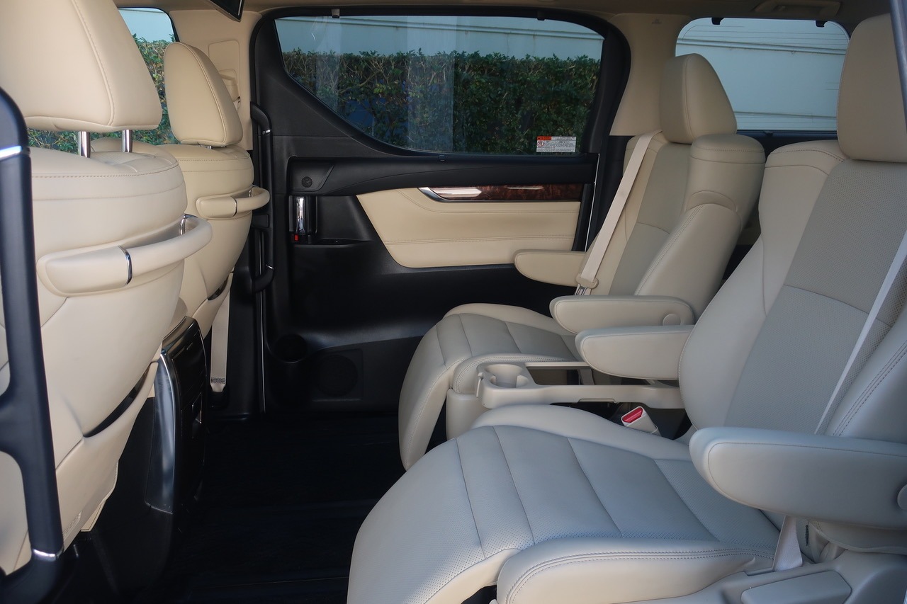 
								2020 Toyota Alphard 2.5L Hybrid full									