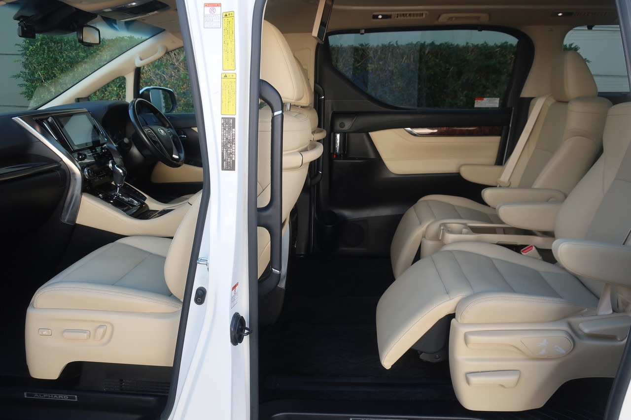 
								2020 Toyota Alphard 2.5L Hybrid full									