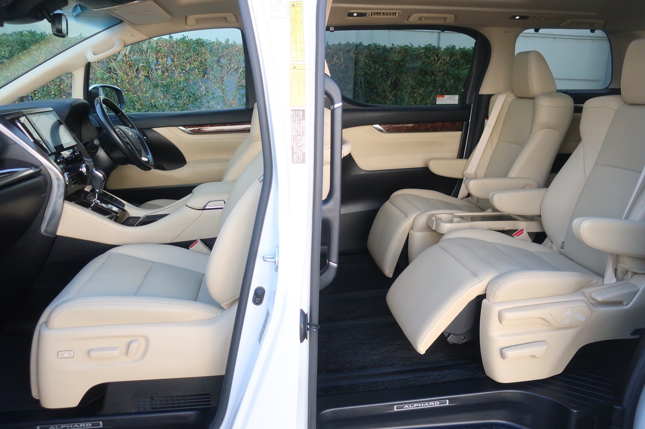 
								2020 Toyota Alphard 2.5L Hybrid full									