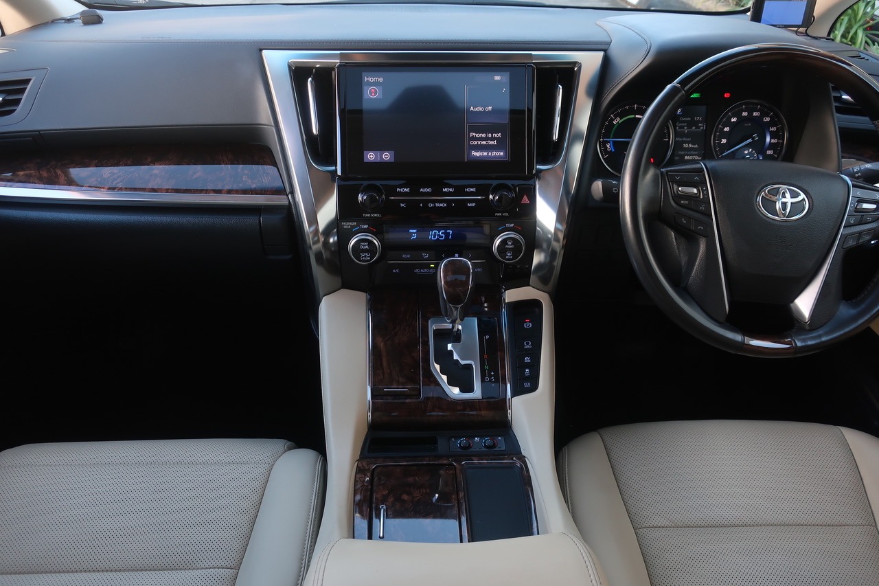 
								2020 Toyota Alphard 2.5L Hybrid full									