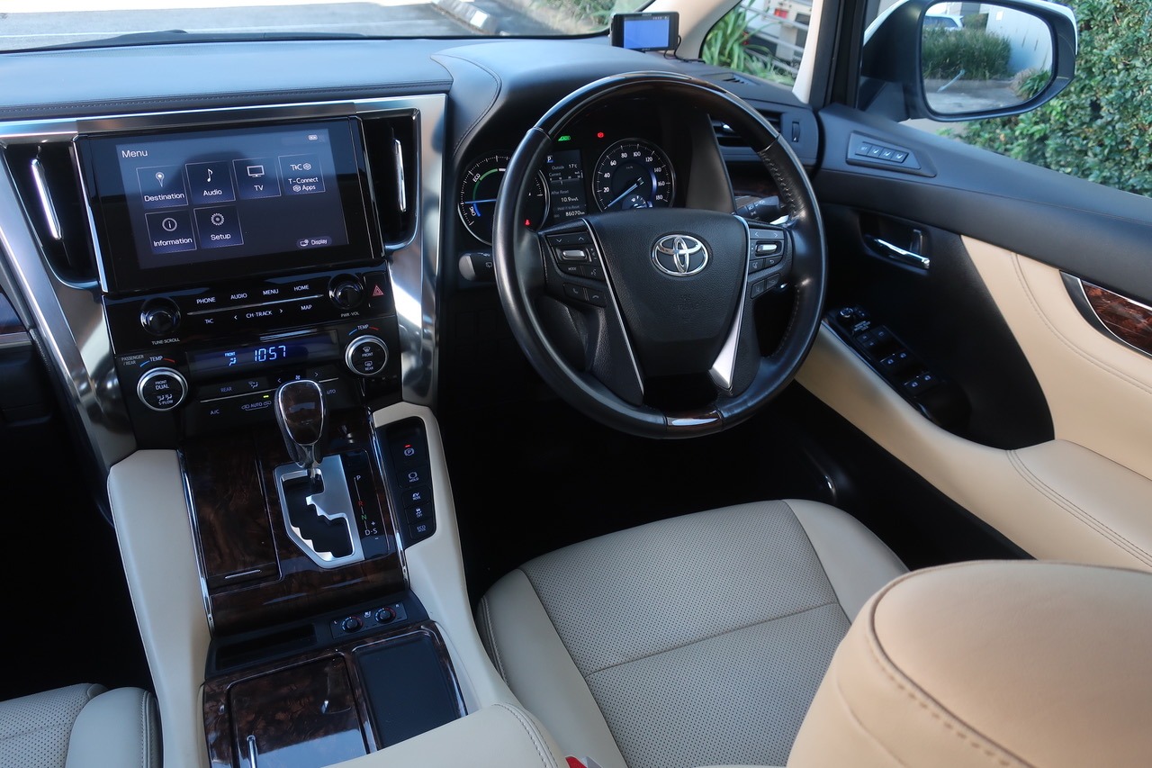 
								2020 Toyota Alphard 2.5L Hybrid full									
