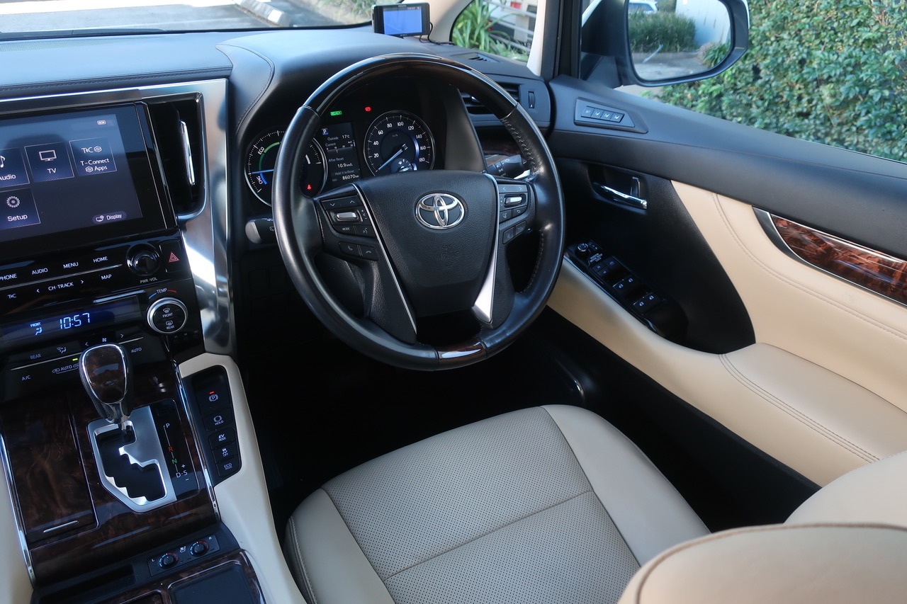 
								2020 Toyota Alphard 2.5L Hybrid full									