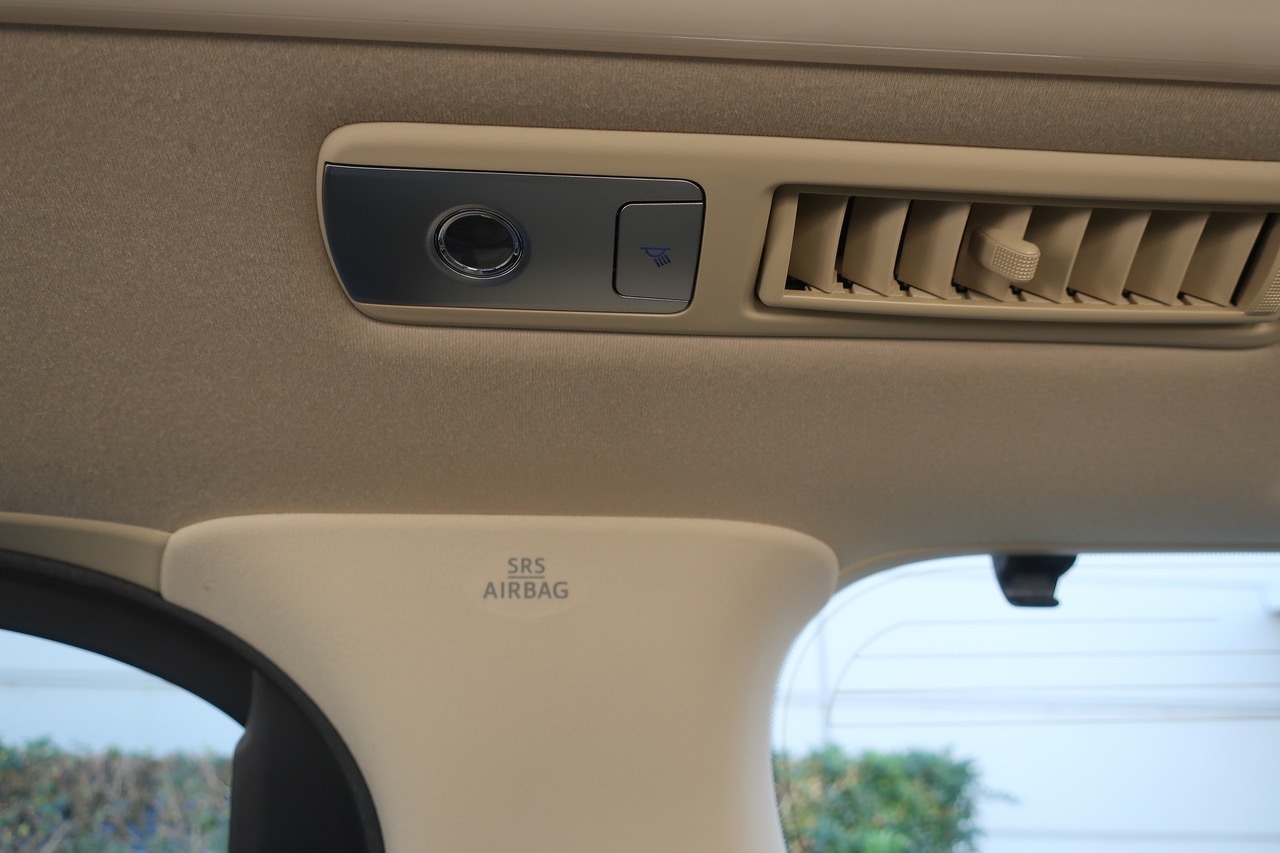 
								2020 Toyota Alphard 2.5L Hybrid full									