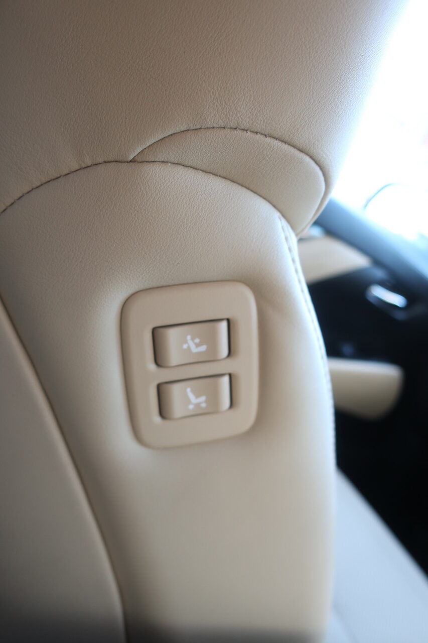 
								2020 Toyota Alphard 2.5L Hybrid full									