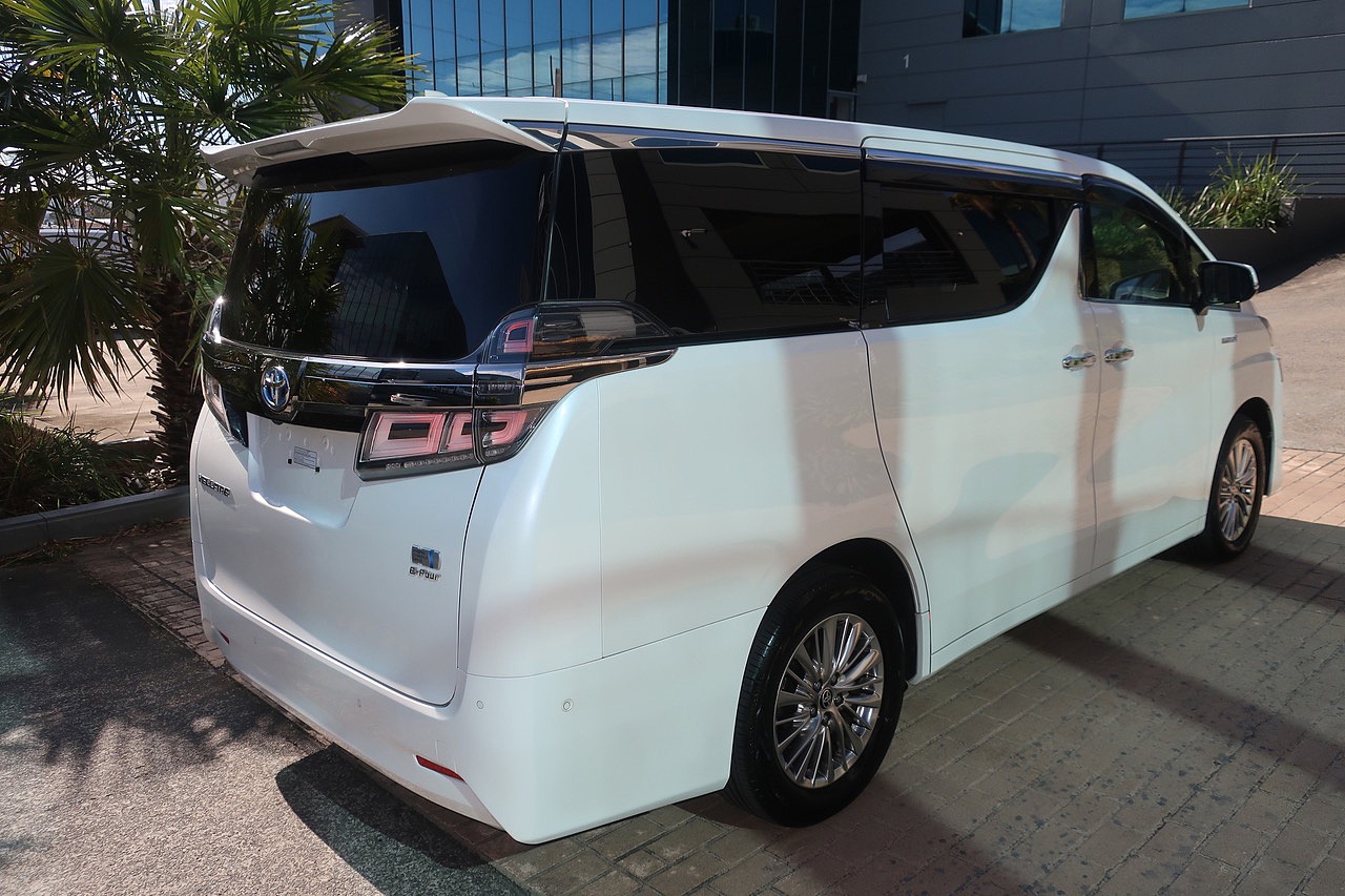 
								2020 Toyota Vellfire Hybrid full									