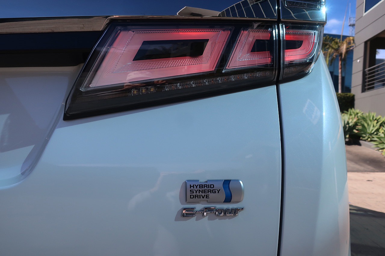 
								2020 Toyota Vellfire Hybrid full									