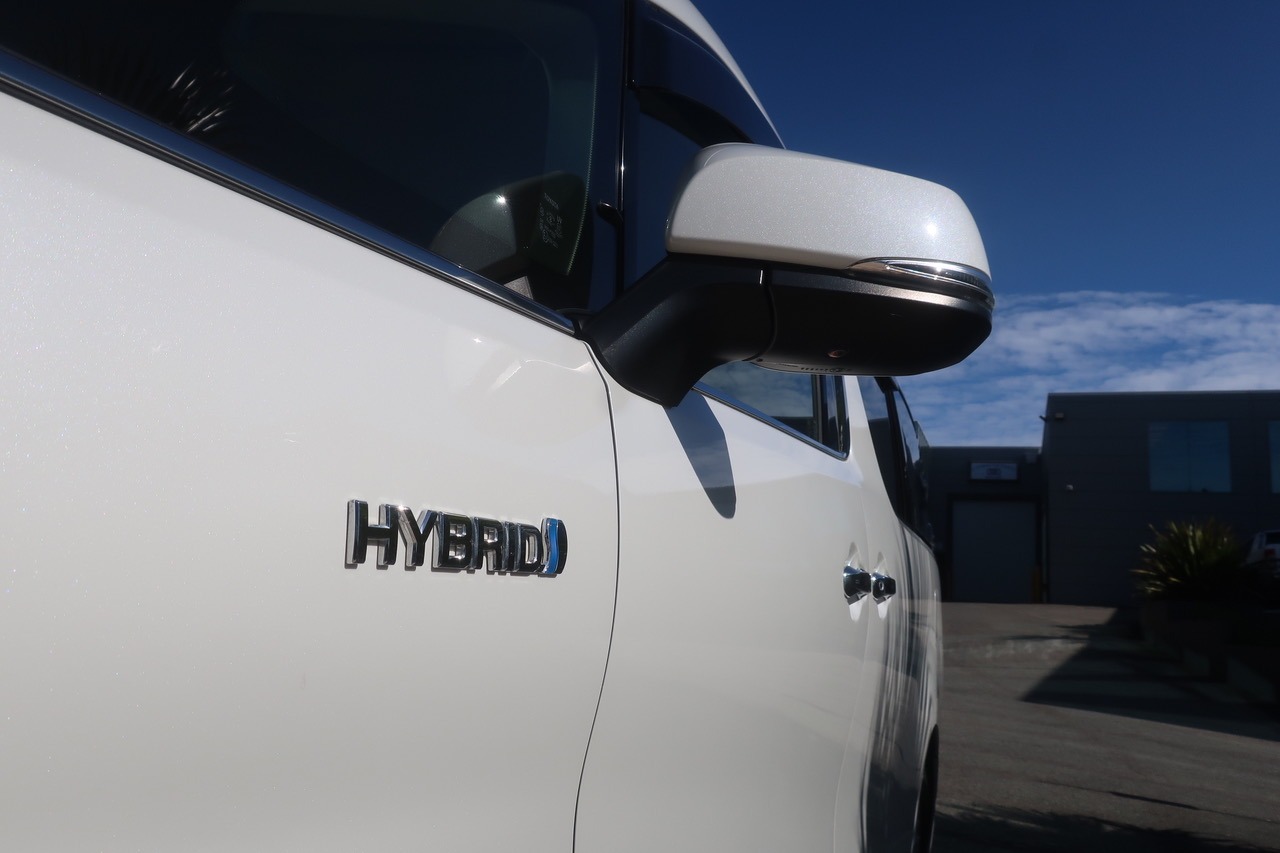 
								2020 Toyota Vellfire Hybrid full									