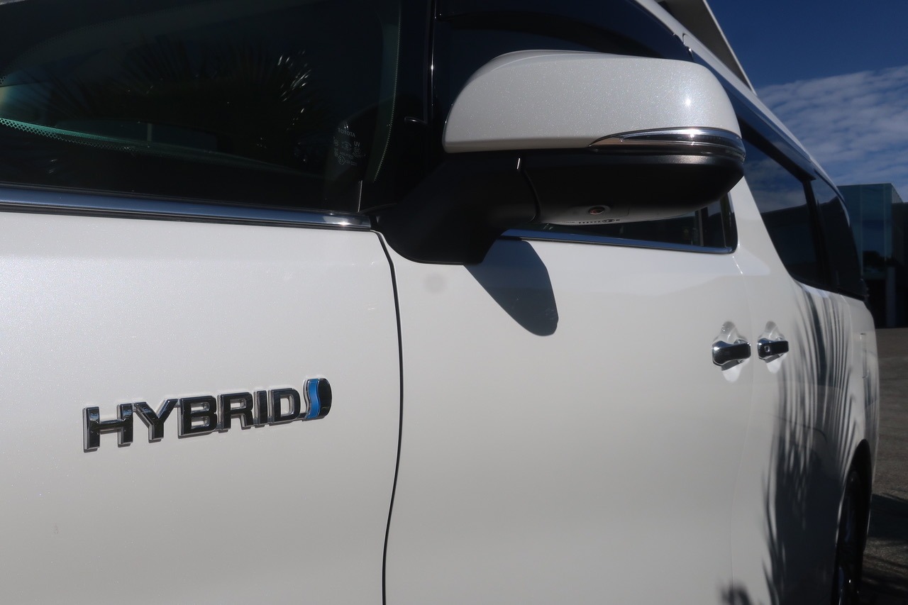 
								2020 Toyota Vellfire Hybrid full									
