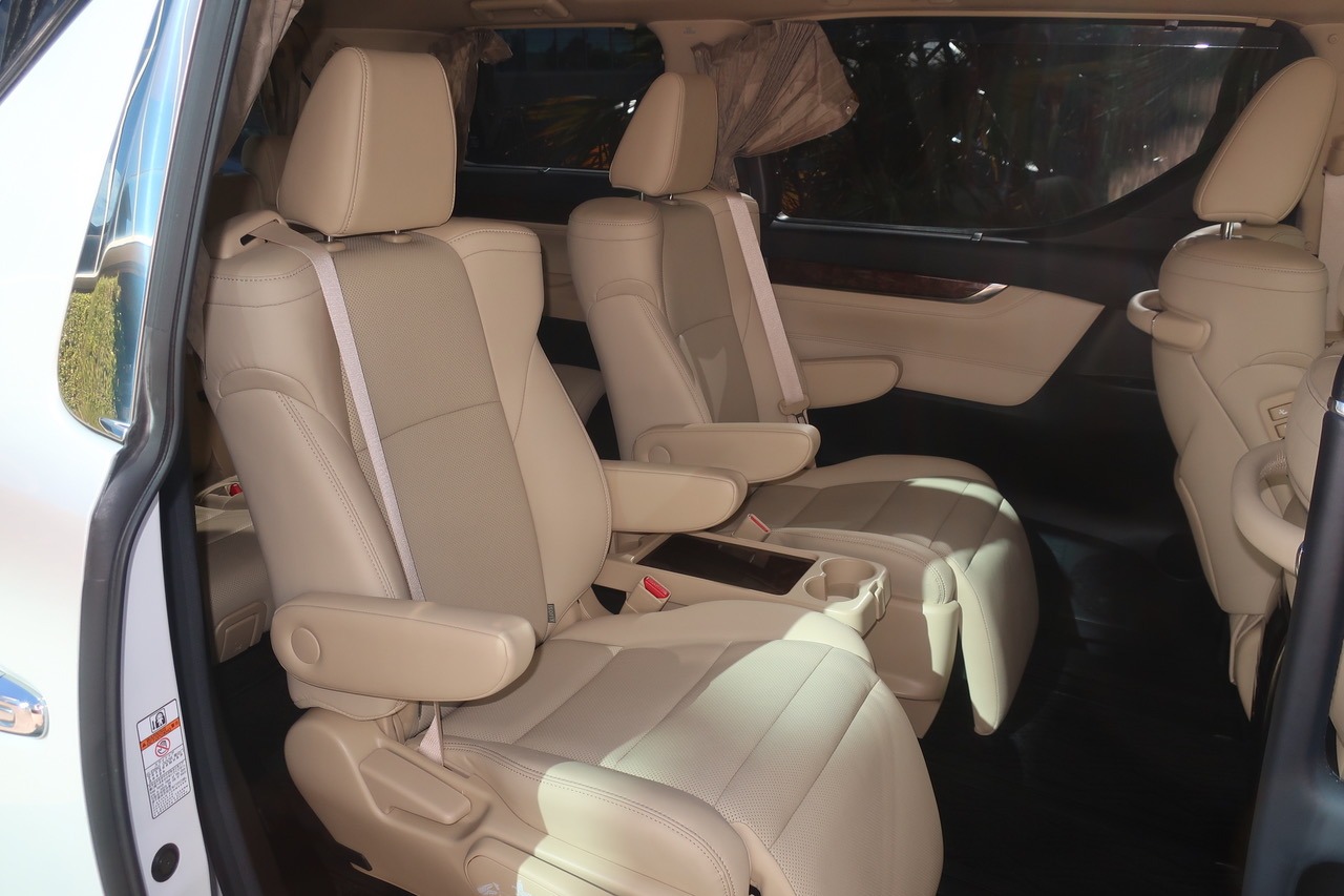 
								2020 Toyota Vellfire Hybrid full									
