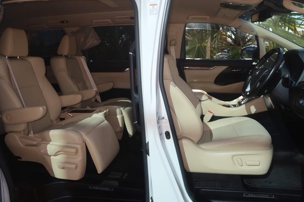 
								2020 Toyota Vellfire Hybrid full									