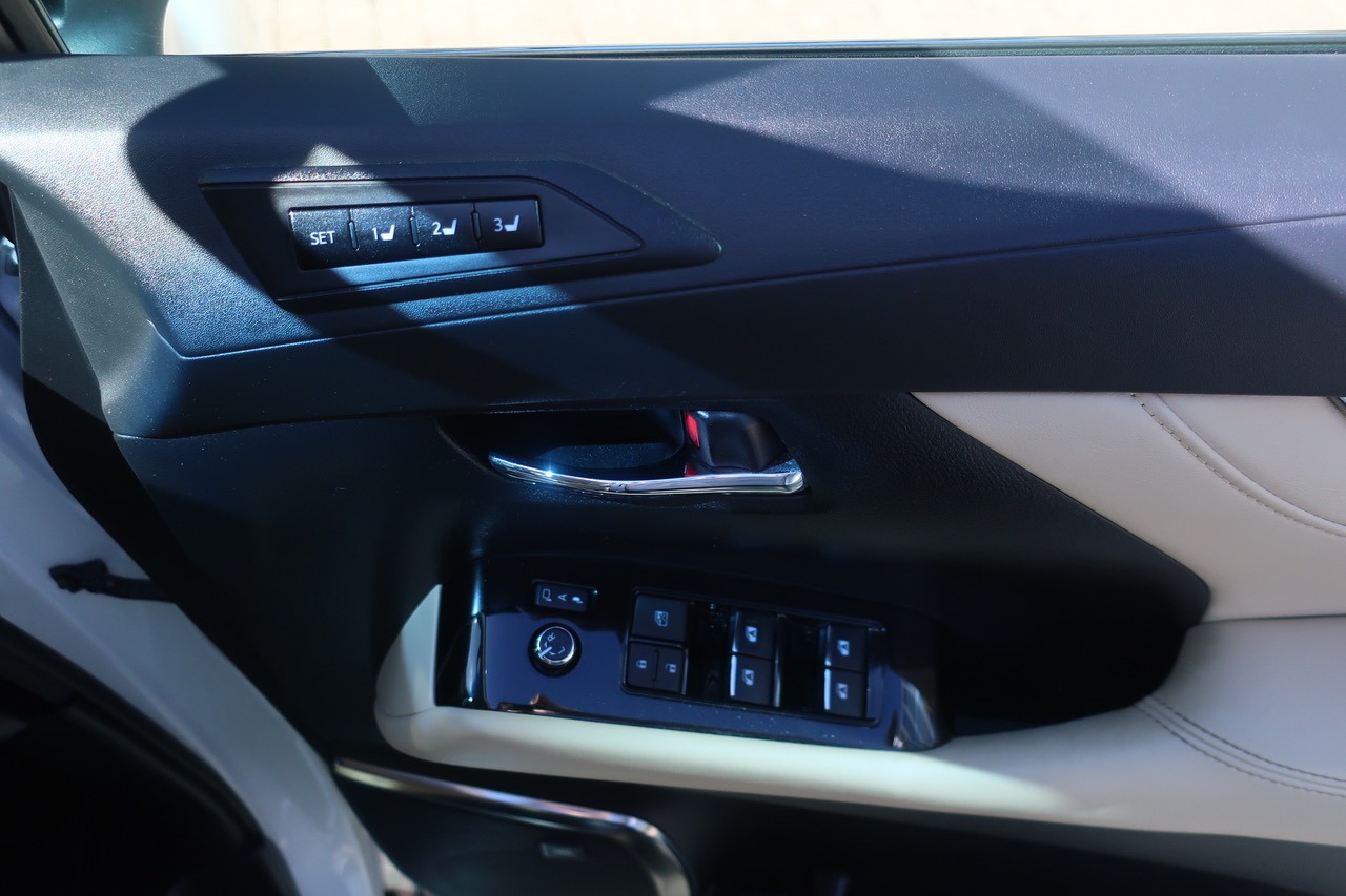 
								2020 Toyota Vellfire Hybrid full									