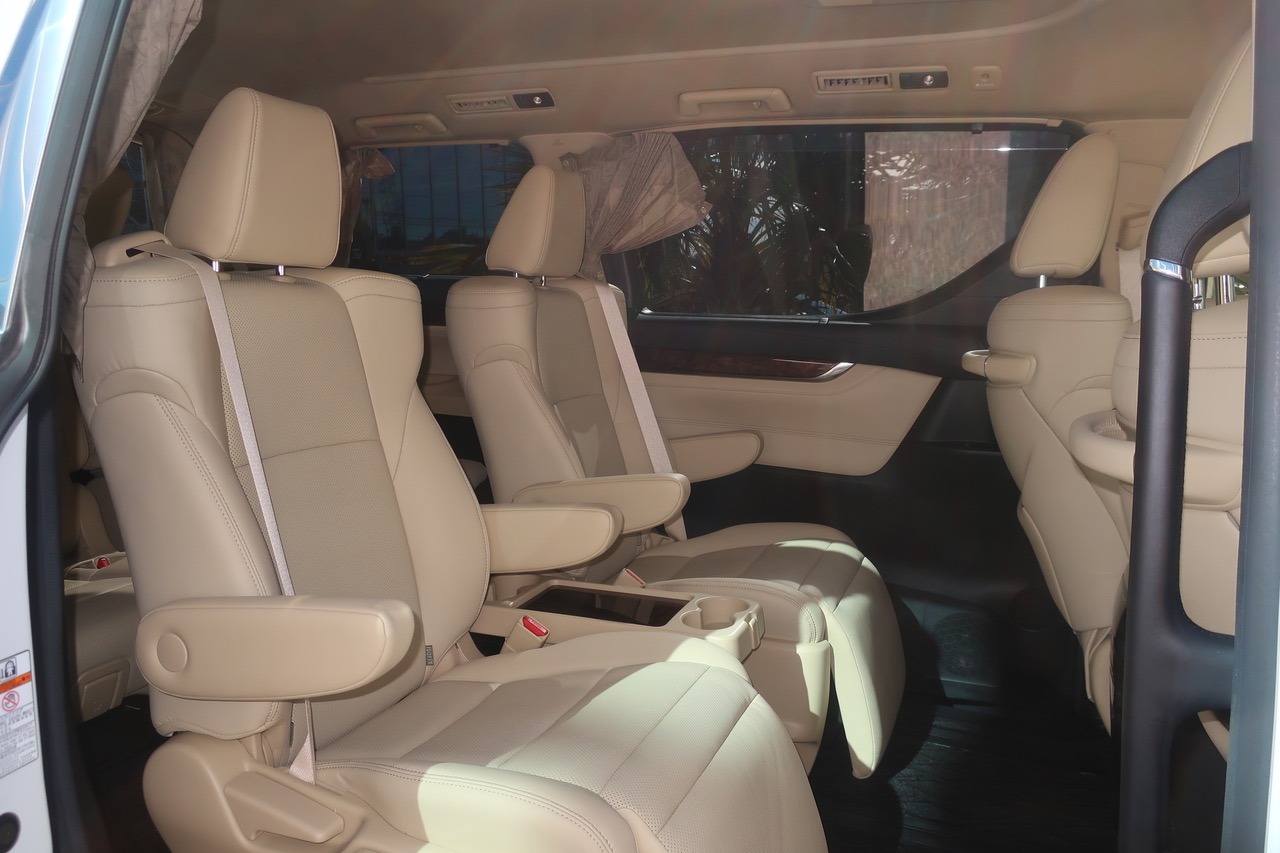 
								2020 Toyota Vellfire Hybrid full									