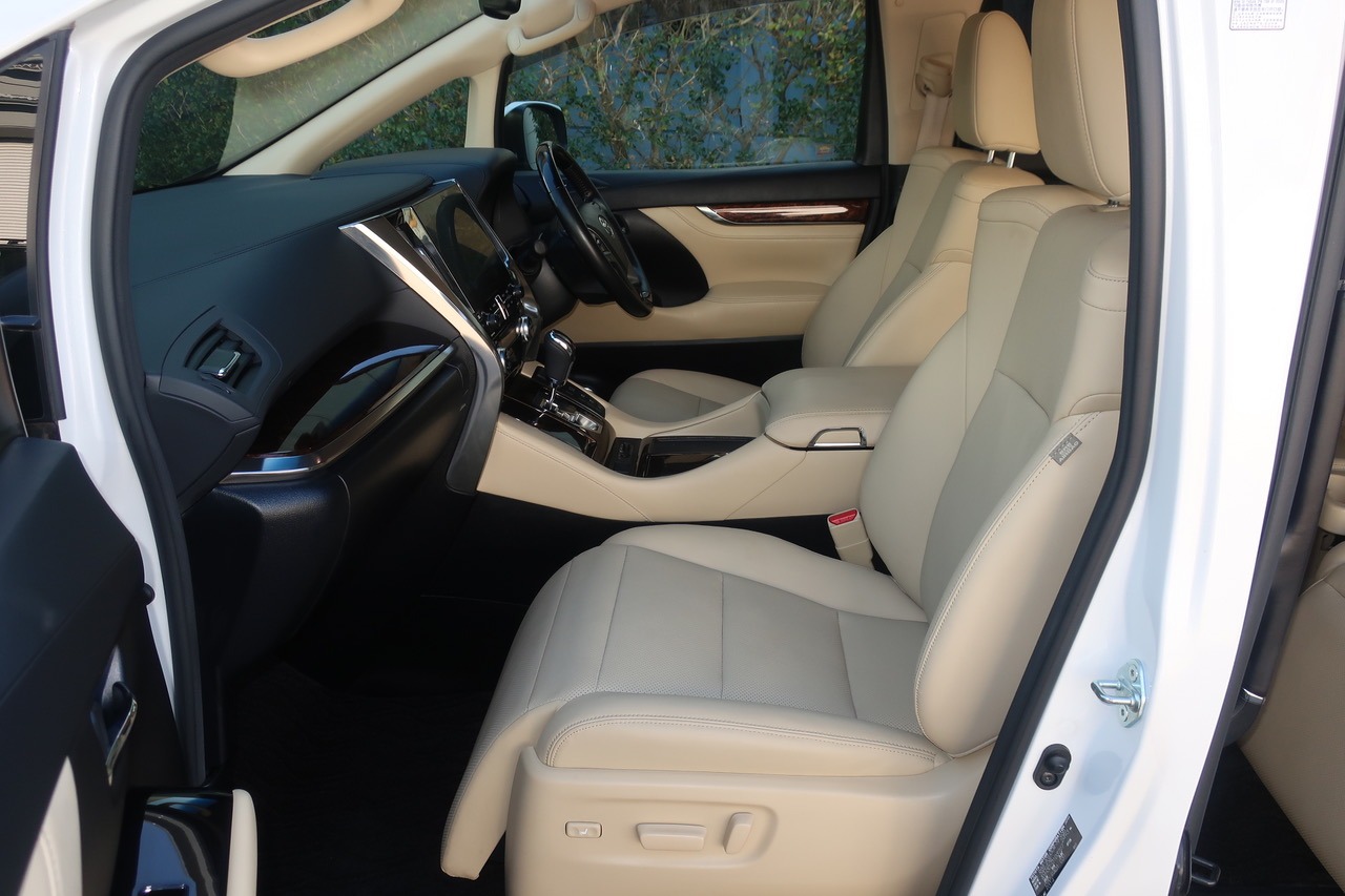 
								2020 Toyota Vellfire Hybrid full									