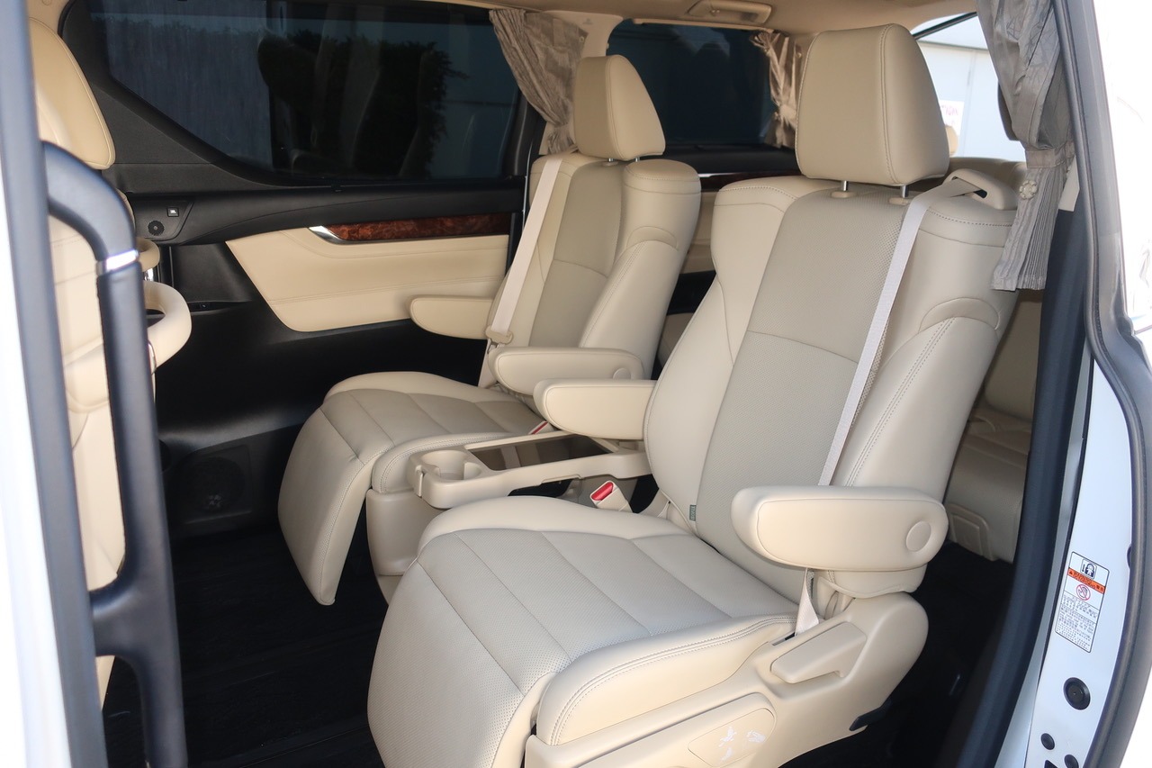 
								2020 Toyota Vellfire Hybrid full									