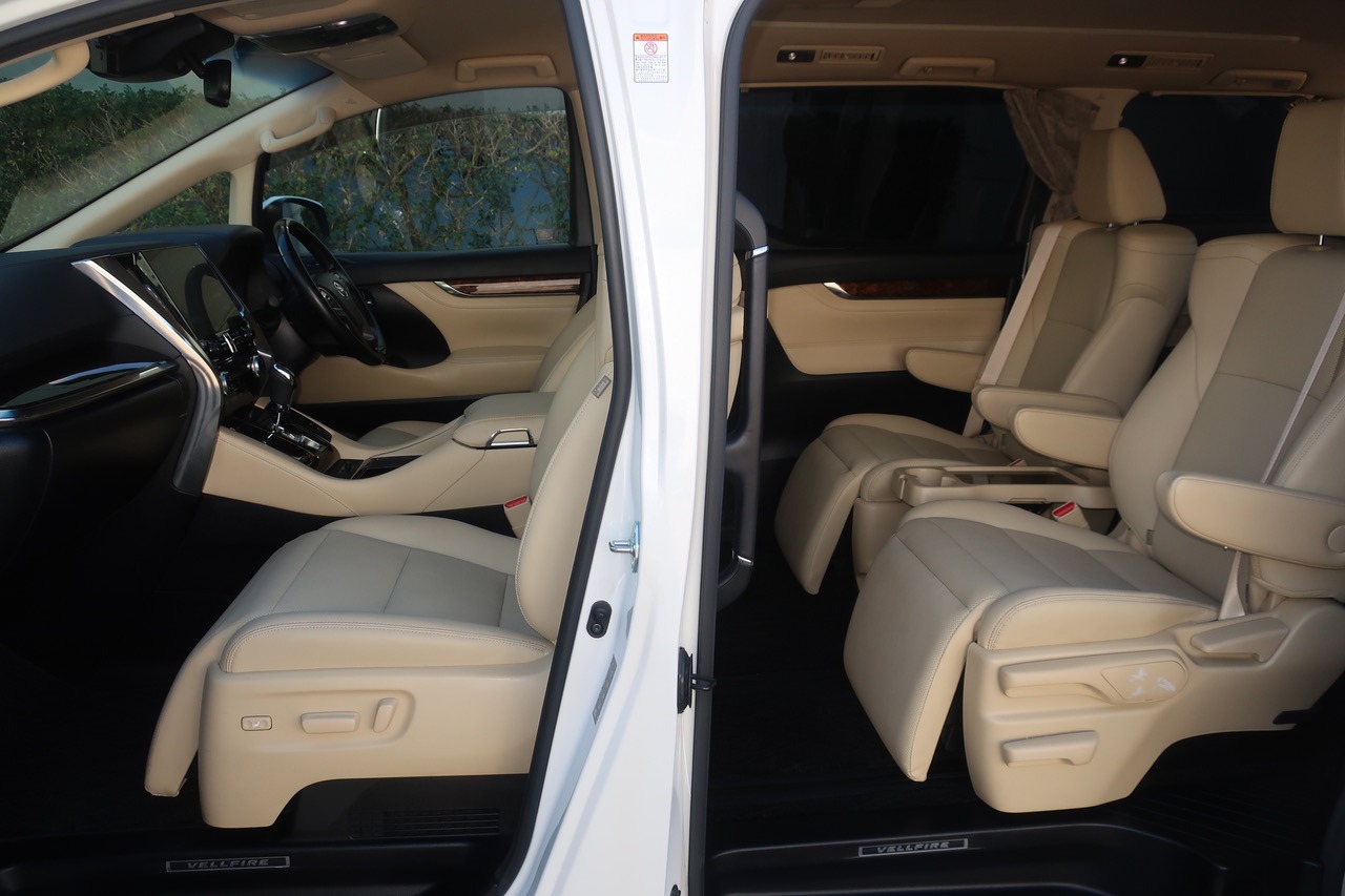
								2020 Toyota Vellfire Hybrid full									