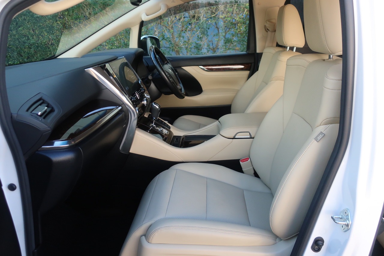 
								2020 Toyota Vellfire Hybrid full									