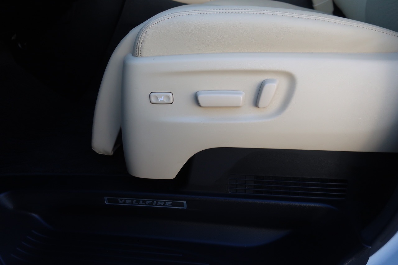 
								2020 Toyota Vellfire Hybrid full									