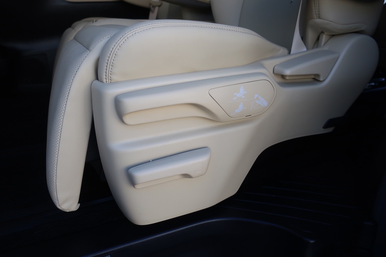 
								2020 Toyota Vellfire Hybrid full									