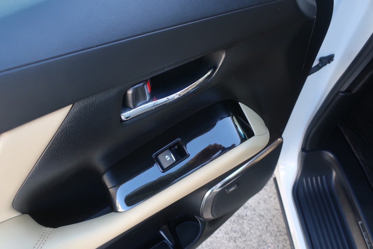 
								2020 Toyota Vellfire Hybrid full									