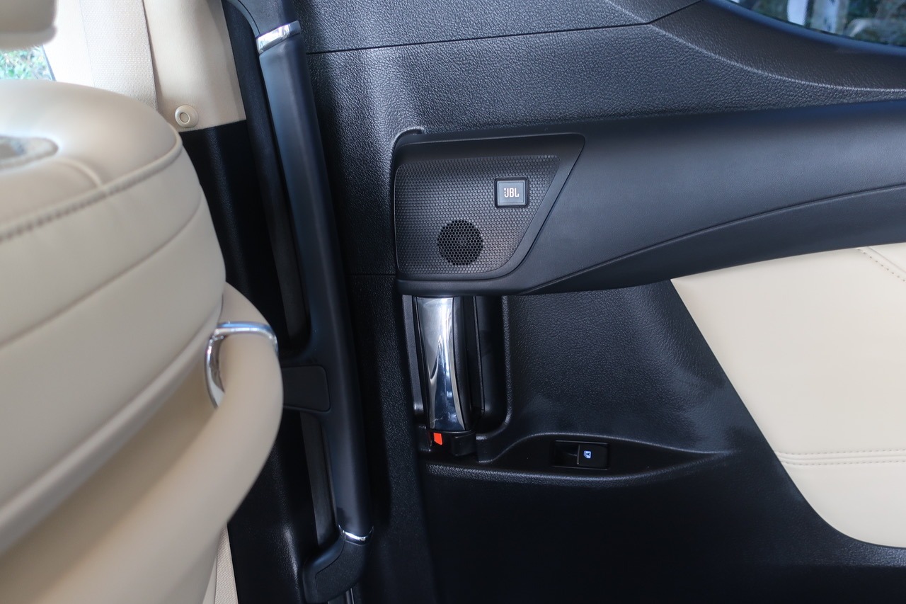 
								2020 Toyota Vellfire Hybrid full									