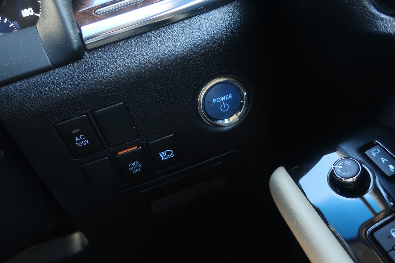 
								2020 Toyota Vellfire Hybrid full									