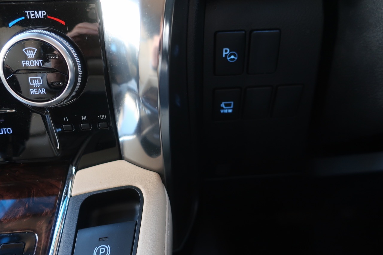
								2020 Toyota Vellfire Hybrid full									