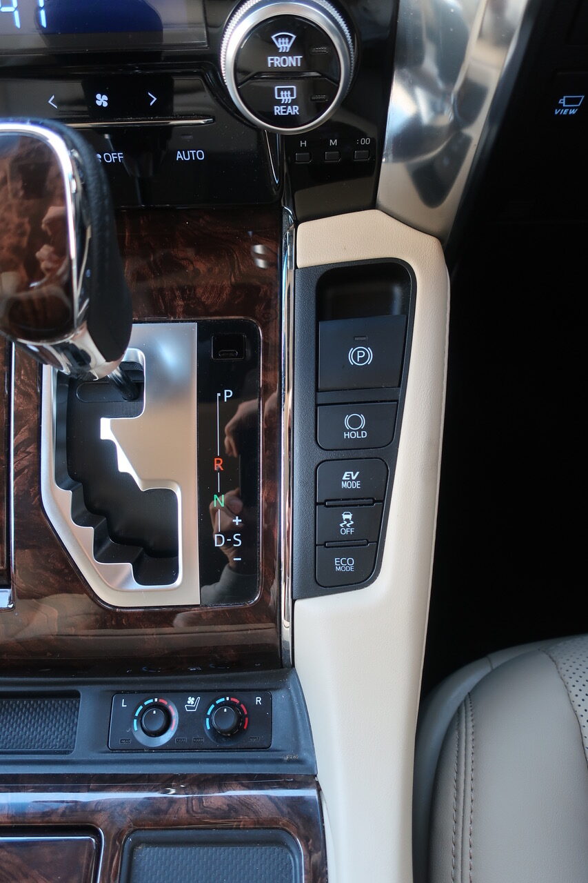 
								2020 Toyota Vellfire Hybrid full									