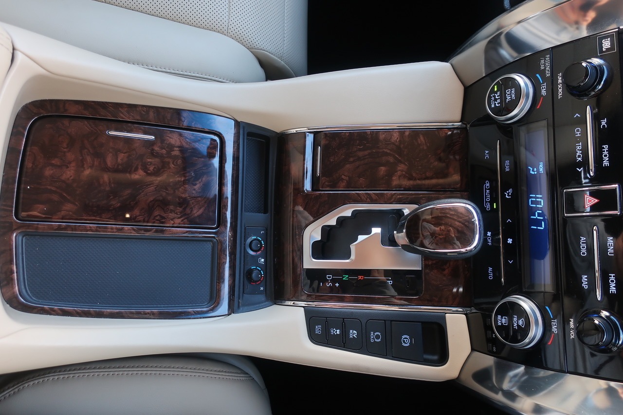 
								2020 Toyota Vellfire Hybrid full									