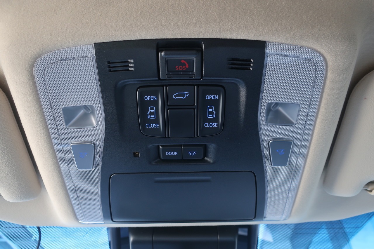 
								2020 Toyota Vellfire Hybrid full									
