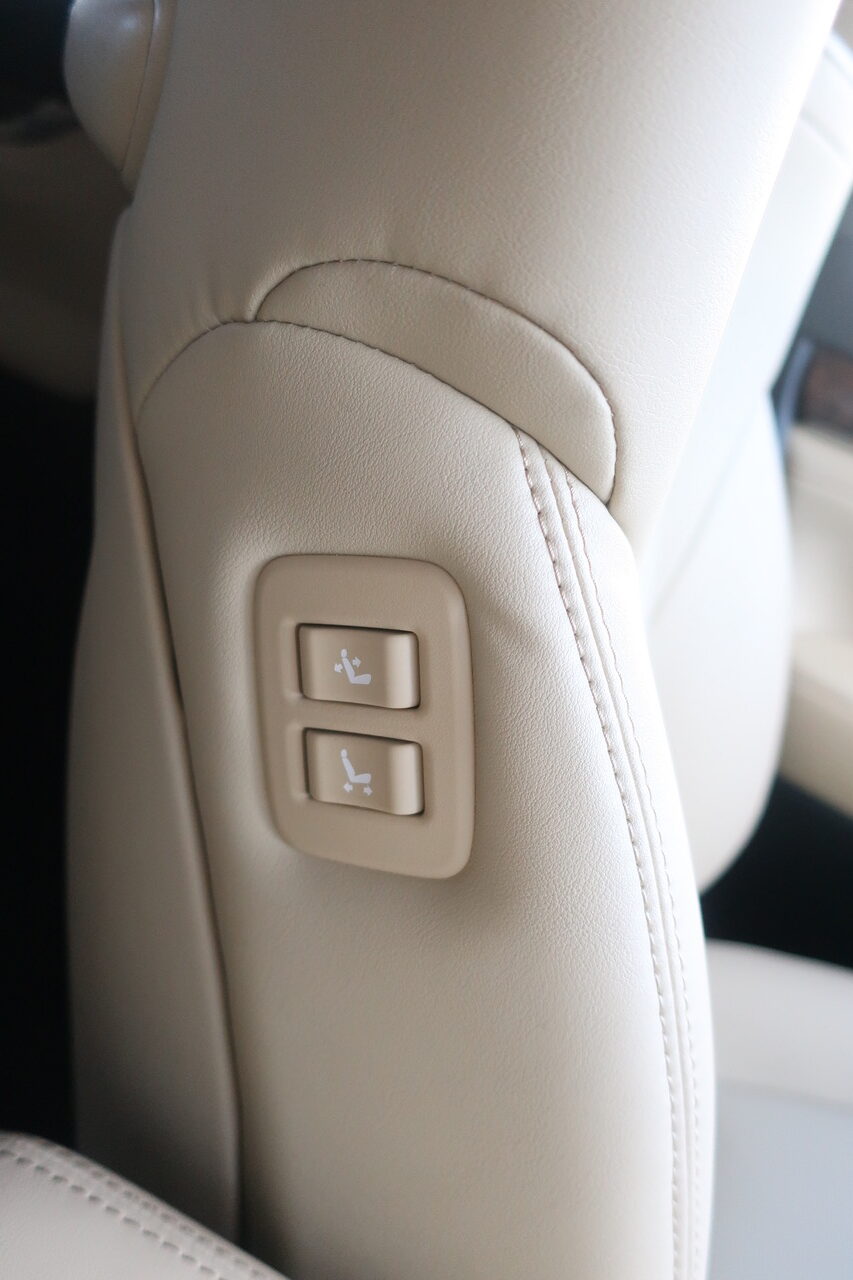 
								2020 Toyota Vellfire Hybrid full									