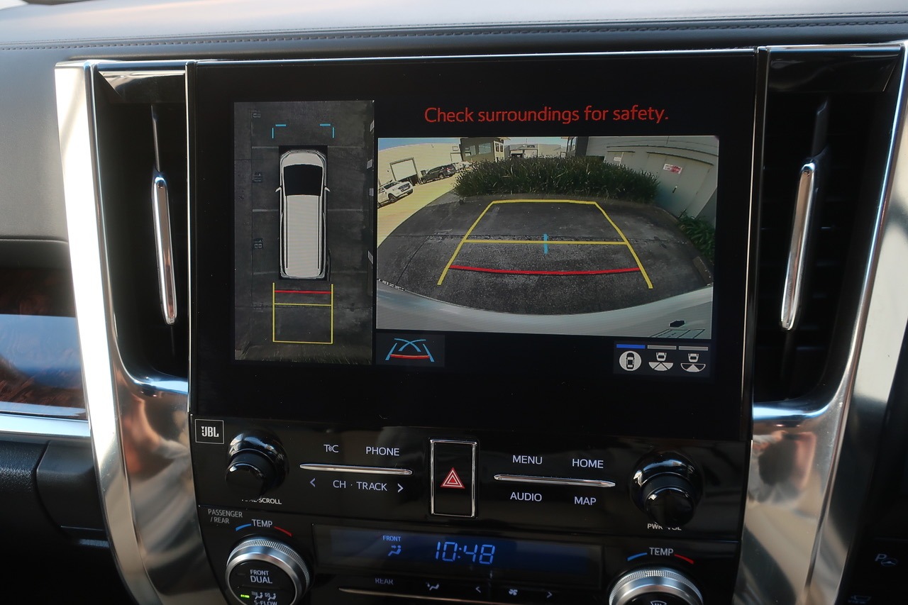 
								2020 Toyota Vellfire Hybrid full									