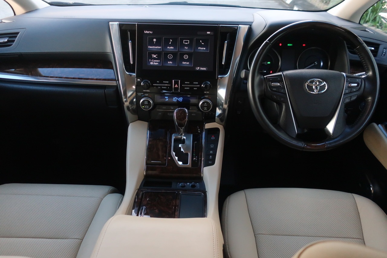 
								2020 Toyota Vellfire Hybrid full									