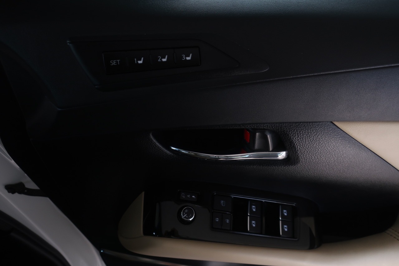 
								2020 Toyota Vellfire Hybrid full									