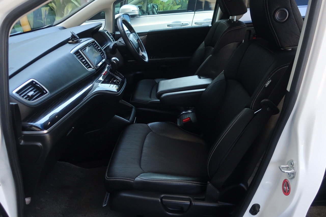 
								Honda Odyssey Hybrid 2016 full									