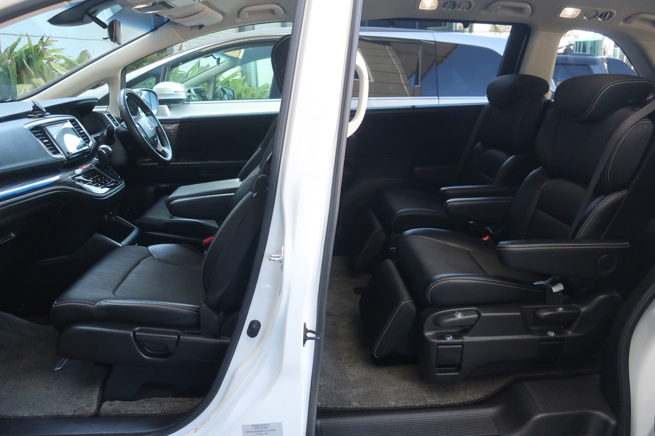 
								Honda Odyssey Hybrid 2016 full									