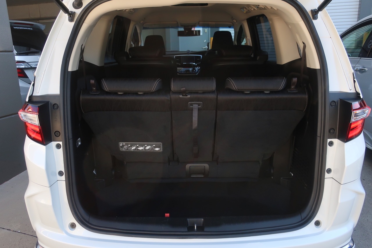 
								Honda Odyssey Hybrid 2016 full									