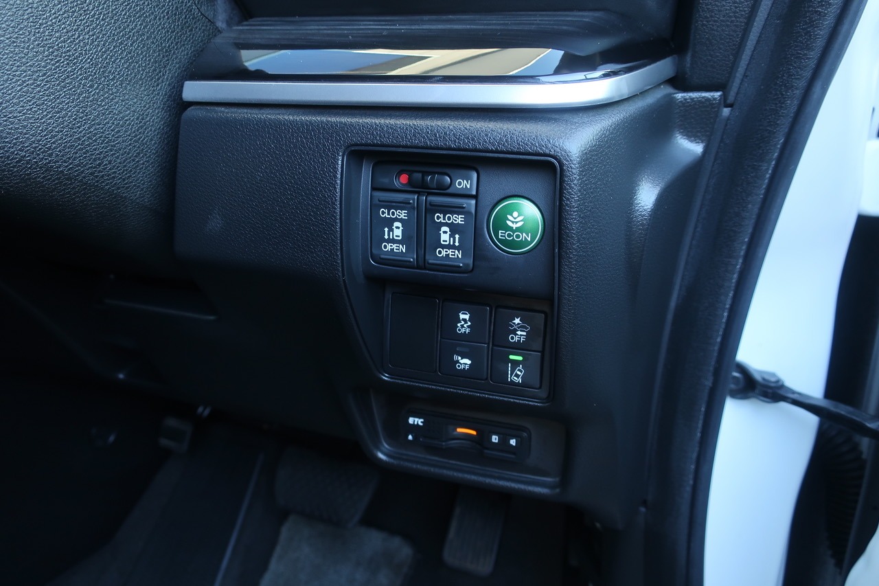 
								Honda Odyssey Hybrid 2016 full									