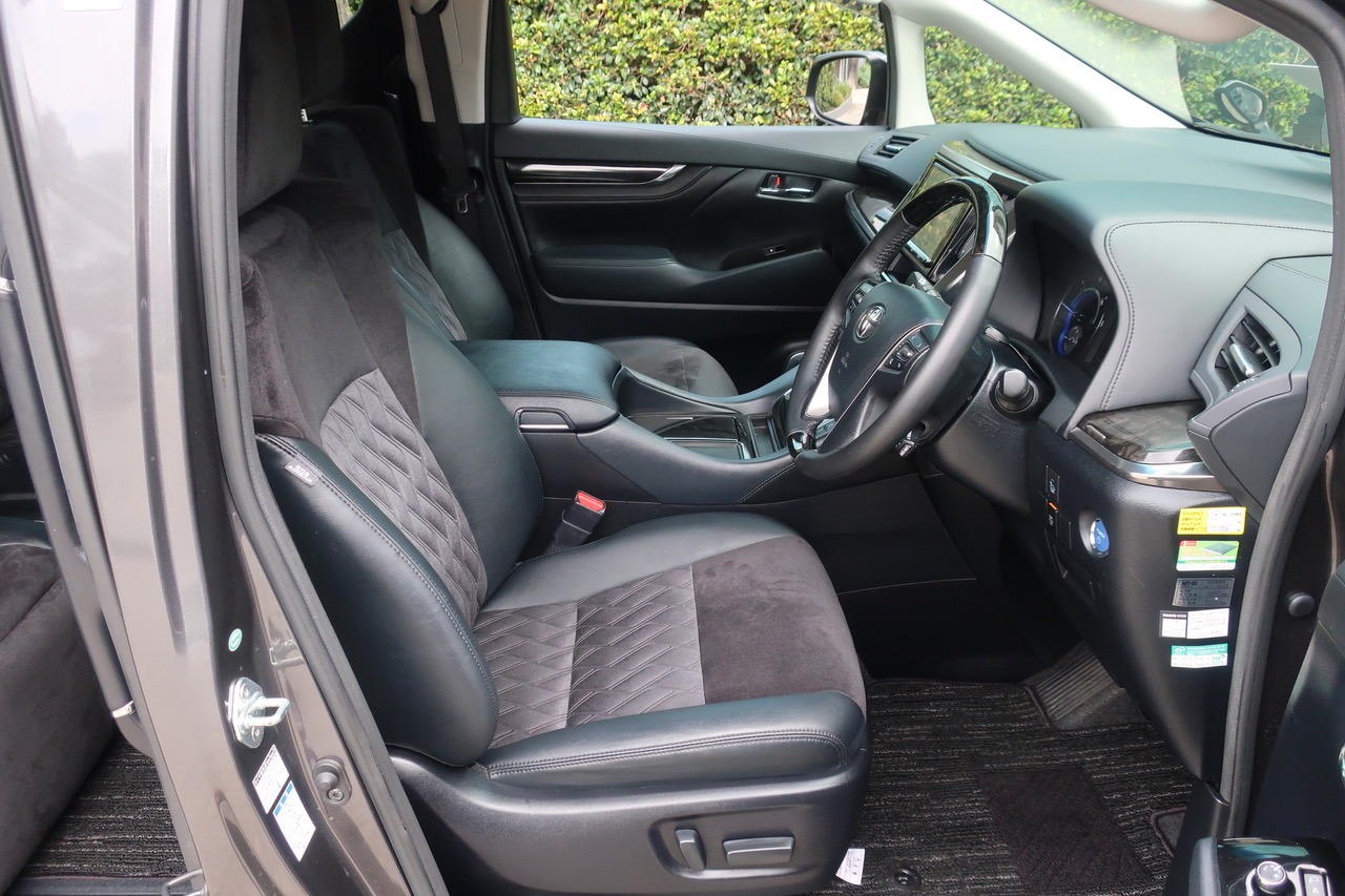 
								Toyota Alphard Hybrid 2.5L Hybrid 2018 full									