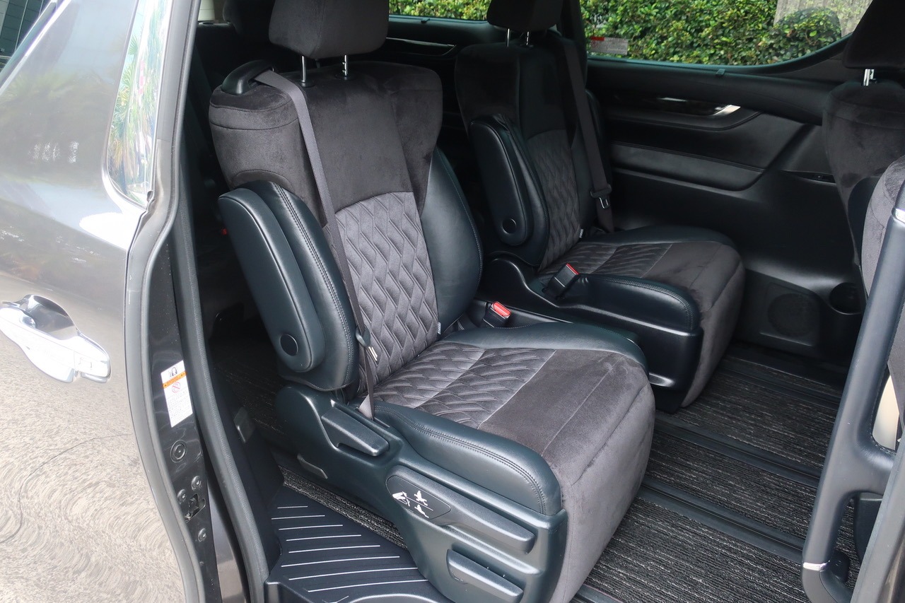 
								Toyota Alphard Hybrid 2.5L Hybrid 2018 full									