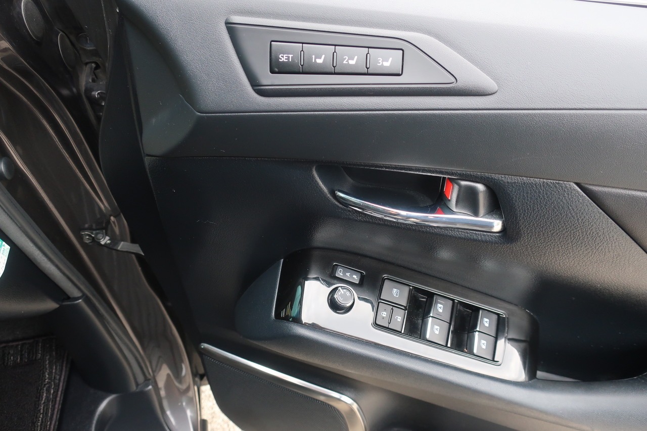
								Toyota Alphard Hybrid 2.5L Hybrid 2018 full									