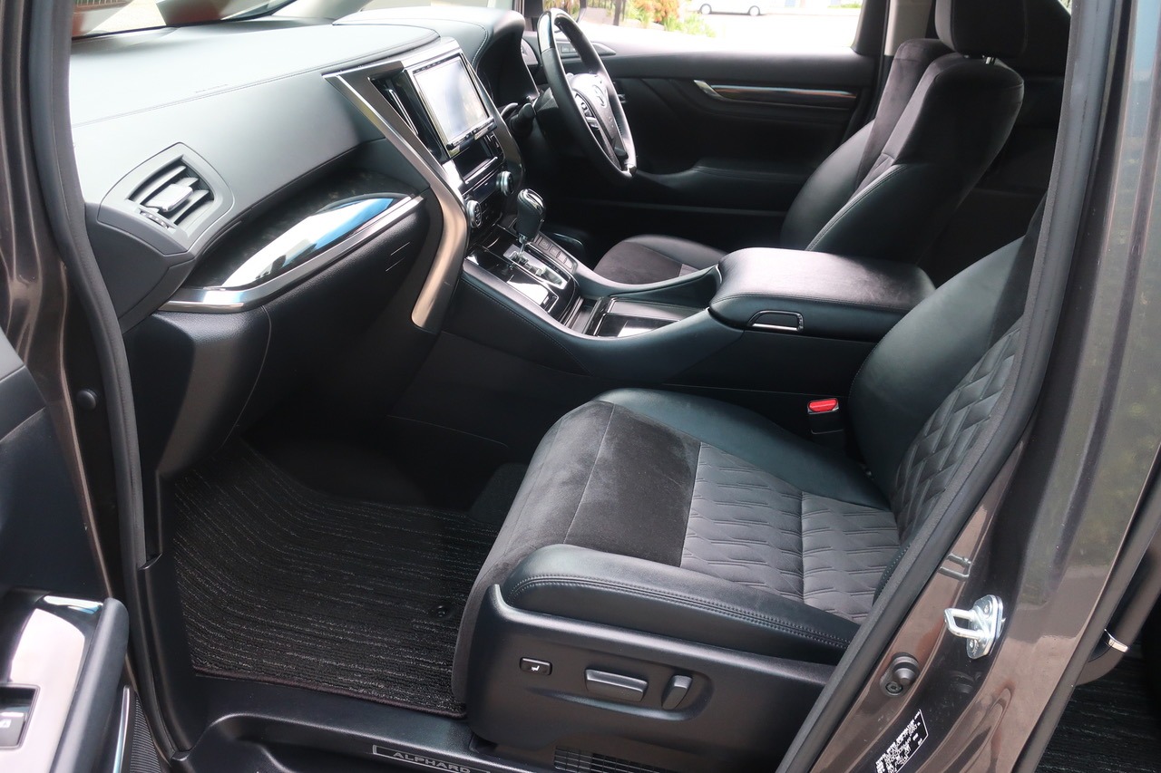 
								Toyota Alphard Hybrid 2.5L Hybrid 2018 full									