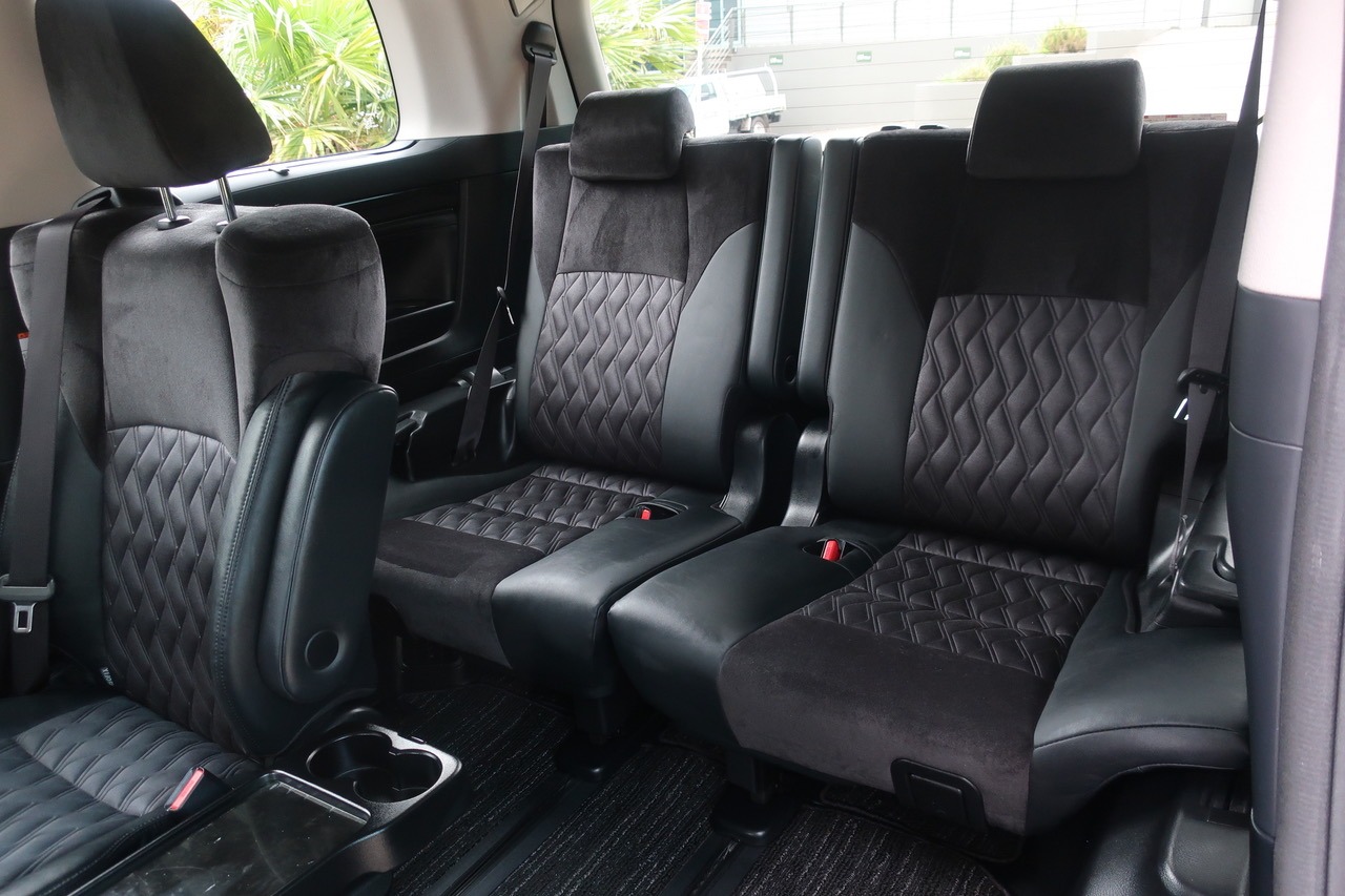 
								Toyota Alphard Hybrid 2.5L Hybrid 2018 full									