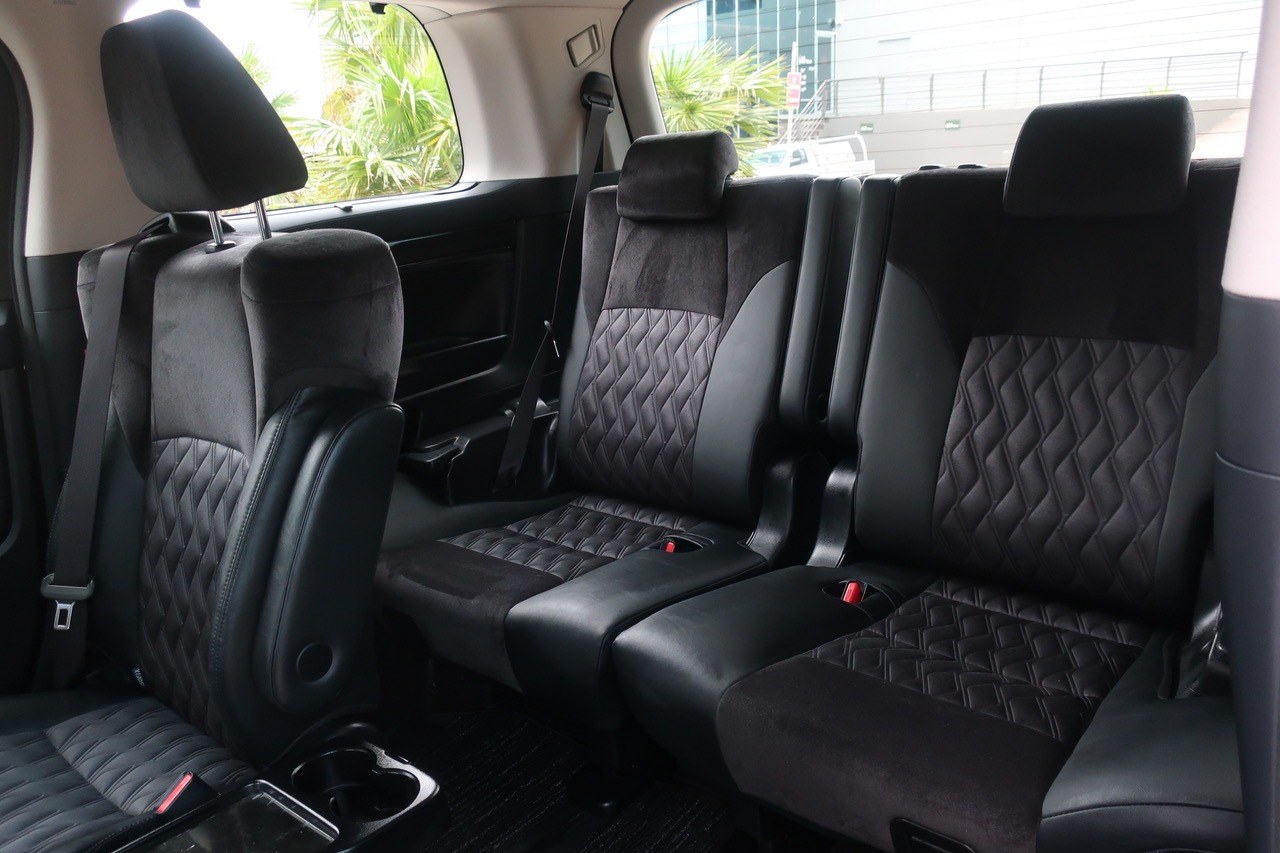 
								Toyota Alphard Hybrid 2.5L Hybrid 2018 full									
