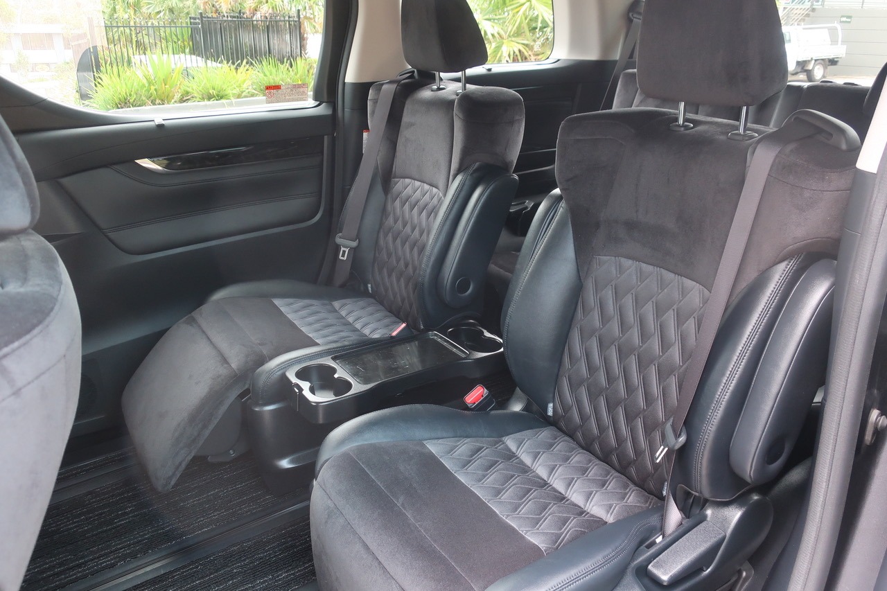 
								Toyota Alphard Hybrid 2.5L Hybrid 2018 full									