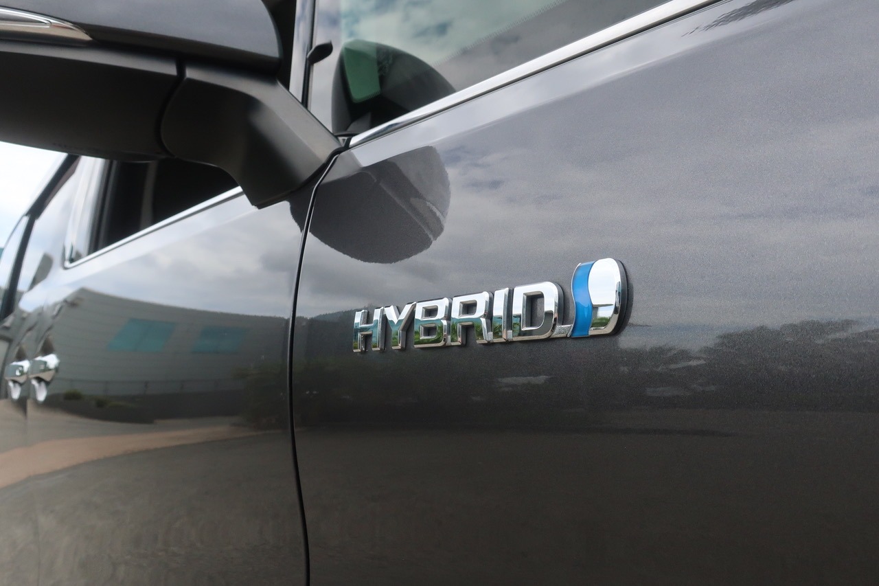 
								Toyota Alphard Hybrid 2.5L Hybrid 2018 full									