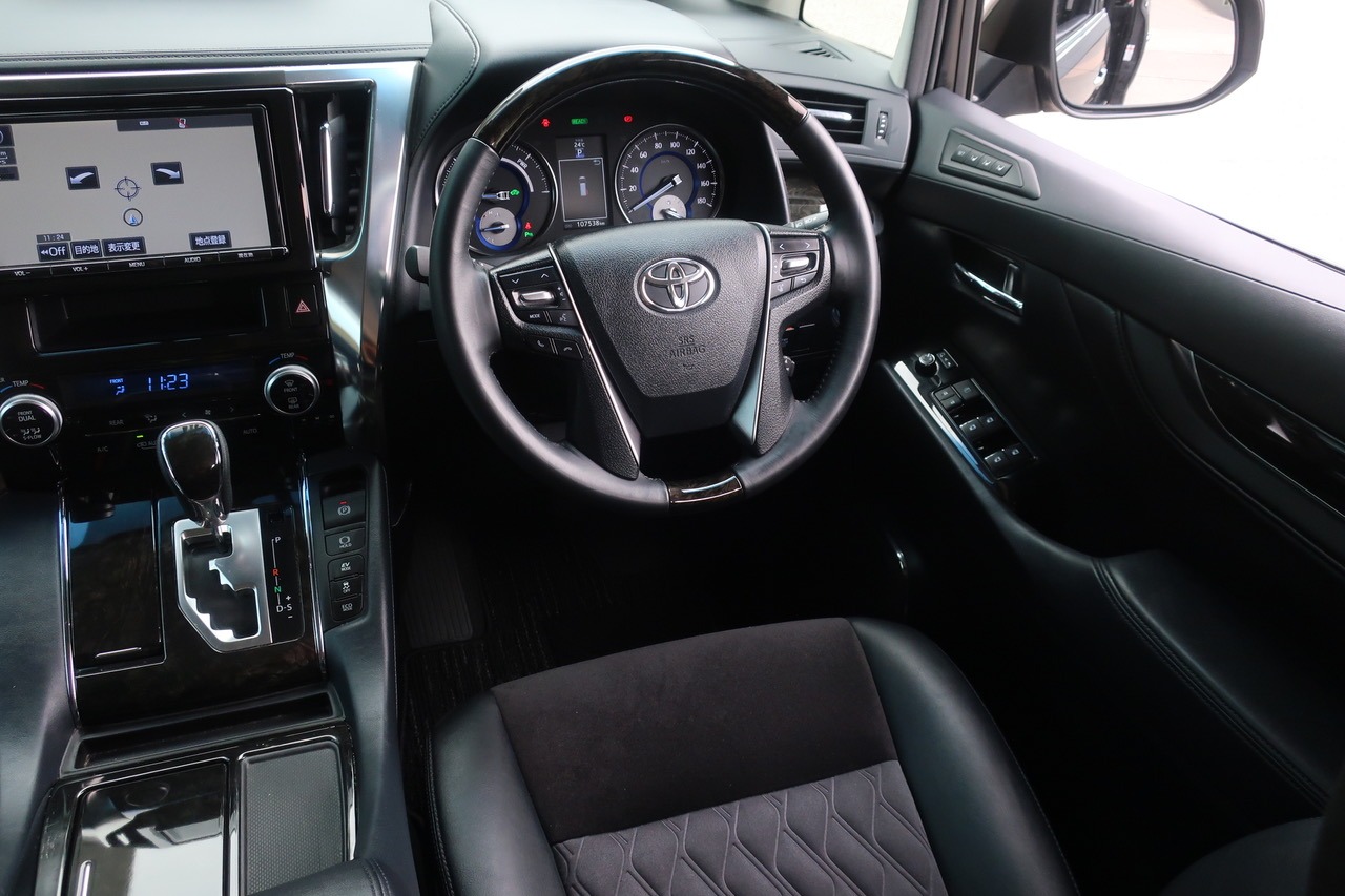 
								Toyota Alphard Hybrid 2.5L Hybrid 2018 full									